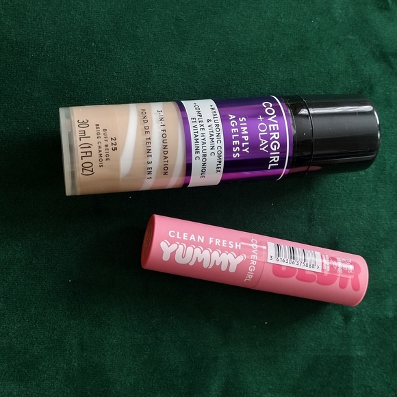 COVERGIRL Other - Lot Liquid Foundation #225 Buff Beige and Yummy Lipstick #120 Sugar Poppy Blur